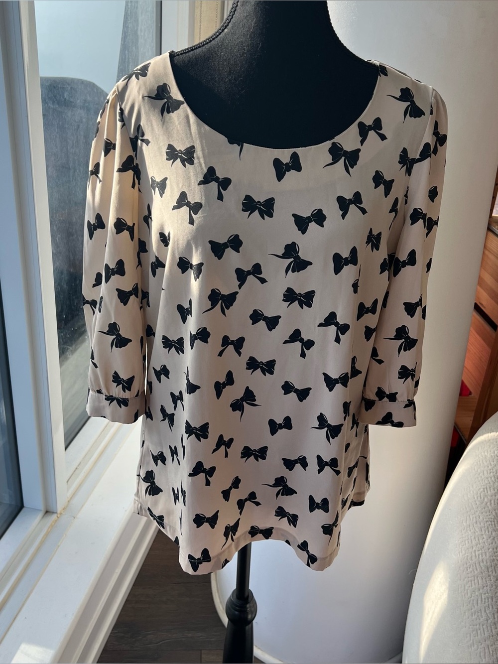Excellent Condition!Super Cute top with bow ties from Calvin Klein Jeans- Size M